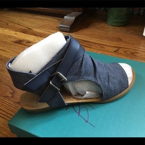 NEW Blowfish Blue Balla Sandal 8.5
